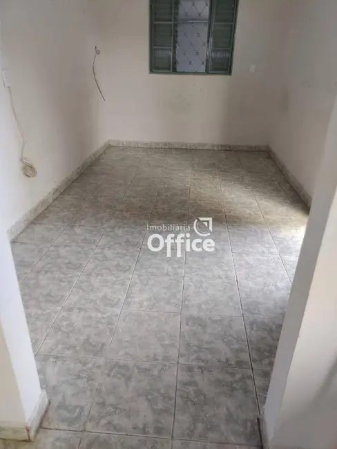 Foto 3 de Casa com 2 quartos à venda, 600m2 em Vila Mariana, Anapolis - GO