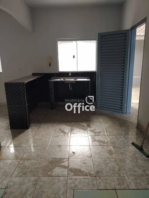 Foto 4 de Casa com 2 quartos à venda, 600m2 em Vila Mariana, Anapolis - GO