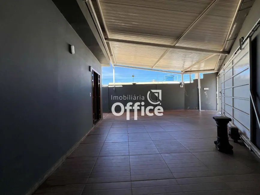 Casa com 3 quartos à venda, 150m2 em Setor Central, Anapolis - GO - imagem 3 Foto 3 de Casa com 3 quartos à venda, 150m2 em Setor Central, Anapolis - GO