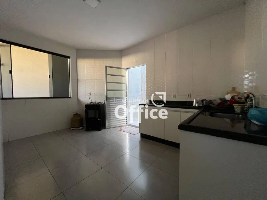 Casa com 3 quartos à venda, 150m2 em Setor Central, Anapolis - GO - imagem 6 Foto 6 de Casa com 3 quartos à venda, 150m2 em Setor Central, Anapolis - GO