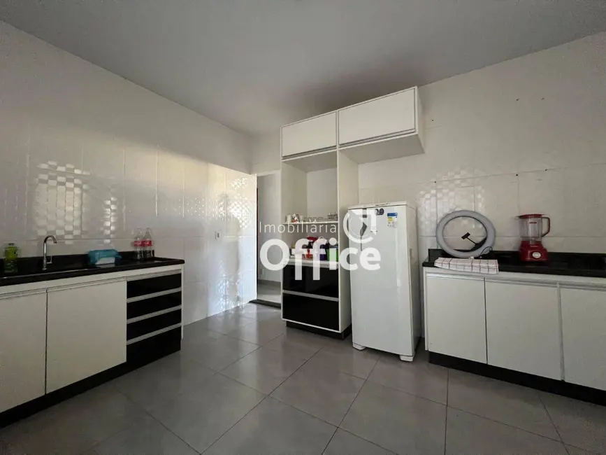 Casa com 3 quartos à venda, 150m2 em Setor Central, Anapolis - GO - imagem 5 Foto 5 de Casa com 3 quartos à venda, 150m2 em Setor Central, Anapolis - GO