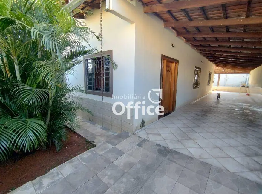 Foto 1 de Casa com 3 quartos à venda, 300m2 em Jardim das Oliveiras, Anapolis - GO