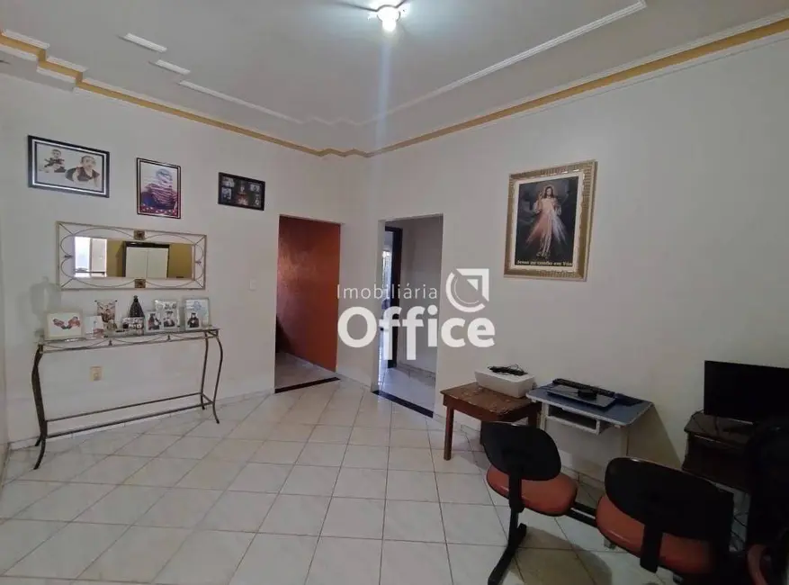 Casa com 3 quartos à venda, 300m2 em Jardim das Oliveiras, Anapolis - GO - imagem 4 Foto 4 de Casa com 3 quartos à venda, 300m2 em Jardim das Oliveiras, Anapolis - GO