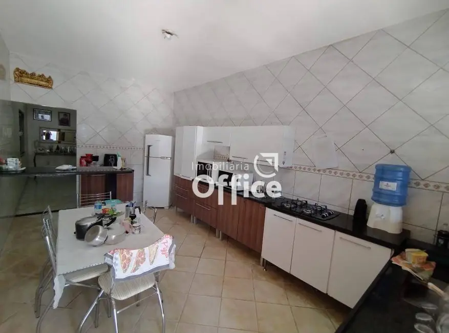 Casa com 3 quartos à venda, 300m2 em Jardim das Oliveiras, Anapolis - GO - imagem 6 Foto 6 de Casa com 3 quartos à venda, 300m2 em Jardim das Oliveiras, Anapolis - GO