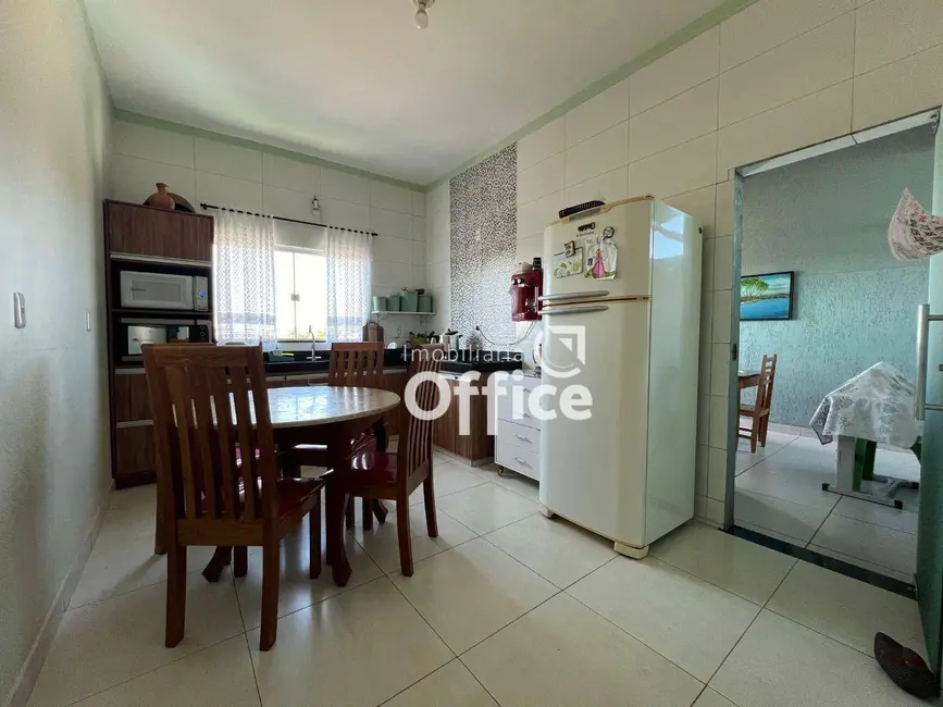 Foto 6 de Casa com 3 quartos à venda, 200m2 em Anapolis - GO