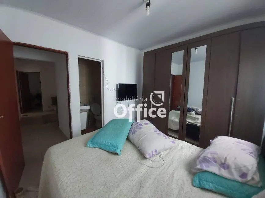 Casa com 3 quartos à venda, 300m2 em Adriana Parque, Anapolis - GO - imagem 9 Foto 9 de Casa com 3 quartos à venda, 300m2 em Adriana Parque, Anapolis - GO