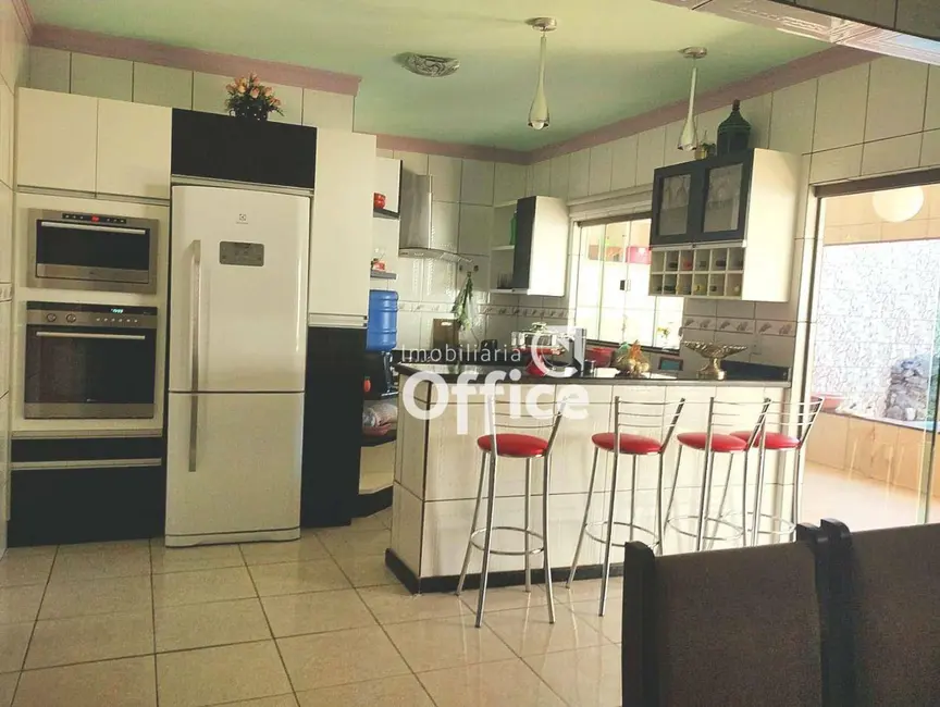 Foto 3 de Casa com 4 quartos à venda, 300m2 em Recanto do Sol, Anapolis - GO