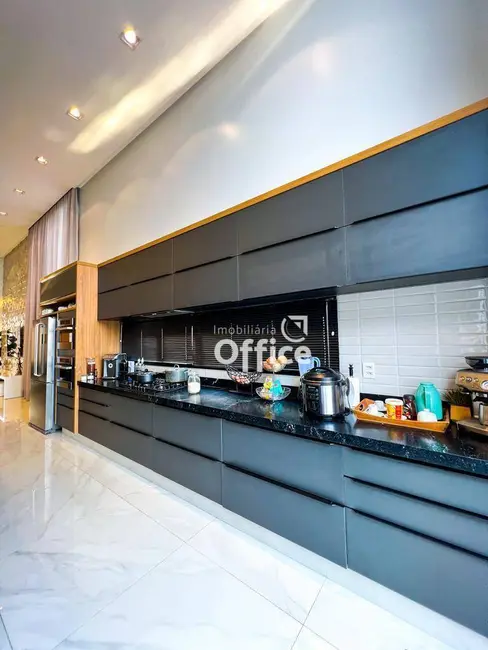 Foto 3 de Casa de Condomínio com 4 quartos à venda, 490m2 em Residencial Anaville, Anapolis - GO