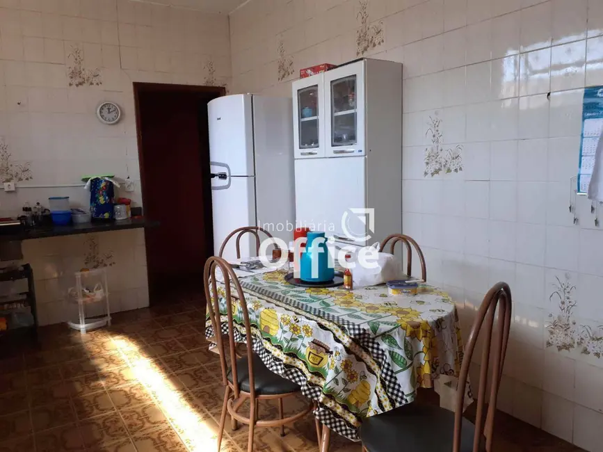 Casa com 5 quartos à venda, 300m2 em Vila Santa Isabel, Anapolis - GO - imagem 9 Foto 9 de Casa com 5 quartos à venda, 300m2 em Vila Santa Isabel, Anapolis - GO