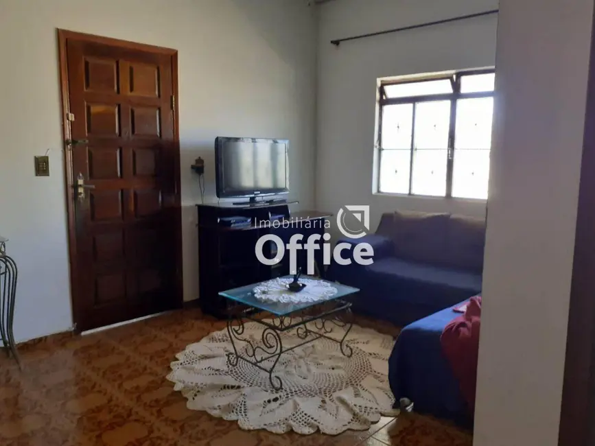 Casa com 5 quartos à venda, 300m2 em Vila Santa Isabel, Anapolis - GO - imagem 5 Foto 5 de Casa com 5 quartos à venda, 300m2 em Vila Santa Isabel, Anapolis - GO