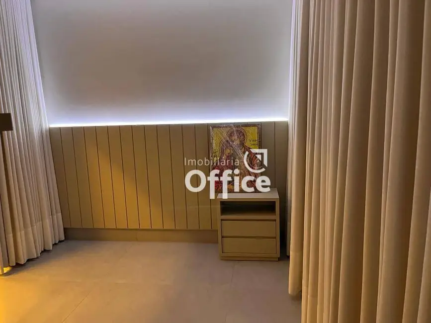 Sobrado com 6 quartos à venda, 525m2 em Anapolis - GO - imagem 9 Foto 9 de Sobrado com 6 quartos à venda, 525m2 em Anapolis - GO