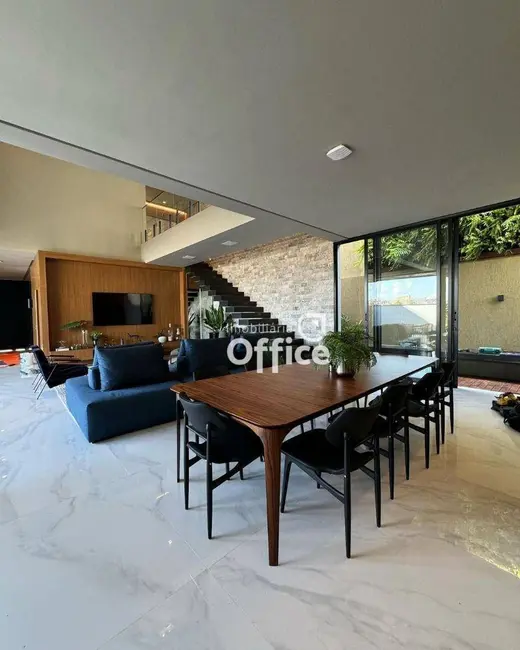 Foto 2 de Sobrado com 4 quartos à venda, 420m2 em Anapolis - GO