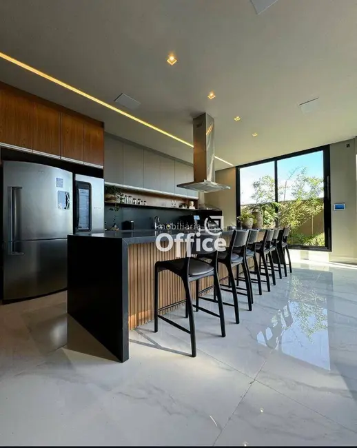 Foto 4 de Sobrado com 4 quartos à venda, 420m2 em Anapolis - GO