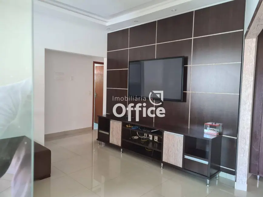 Foto 4 de Casa com 3 quartos à venda, 200m2 em Lourdes, Anapolis - GO