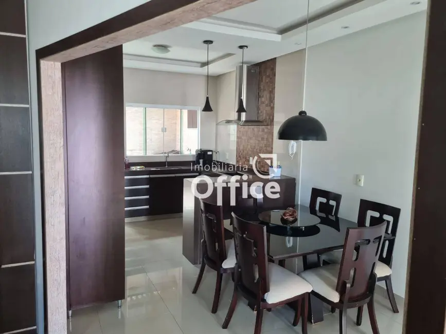 Foto 5 de Casa com 3 quartos à venda, 200m2 em Lourdes, Anapolis - GO