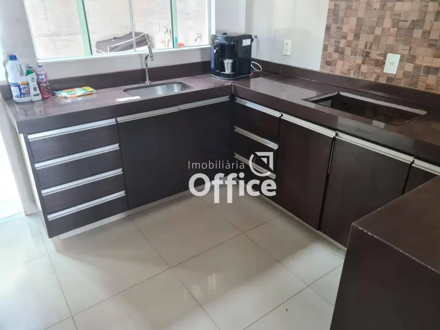 Foto 6 de Casa com 3 quartos à venda, 200m2 em Lourdes, Anapolis - GO