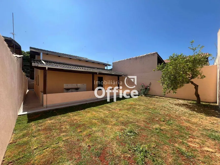 Casa com 3 quartos à venda, 252m2 em Anapolis - GO - imagem 2 Foto 2 de Casa com 3 quartos à venda, 252m2 em Anapolis - GO