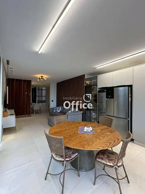 Foto 7 de Casa com 3 quartos à venda, 360m2 em Anapolis - GO