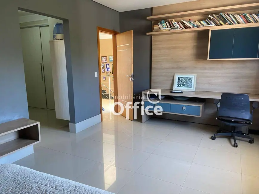 Sobrado com 4 quartos à venda, 490m2 em Residencial Sun Flower, Anapolis - GO - imagem 9 Foto 9 de Sobrado com 4 quartos à venda, 490m2 em Residencial Sun Flower, Anapolis - GO