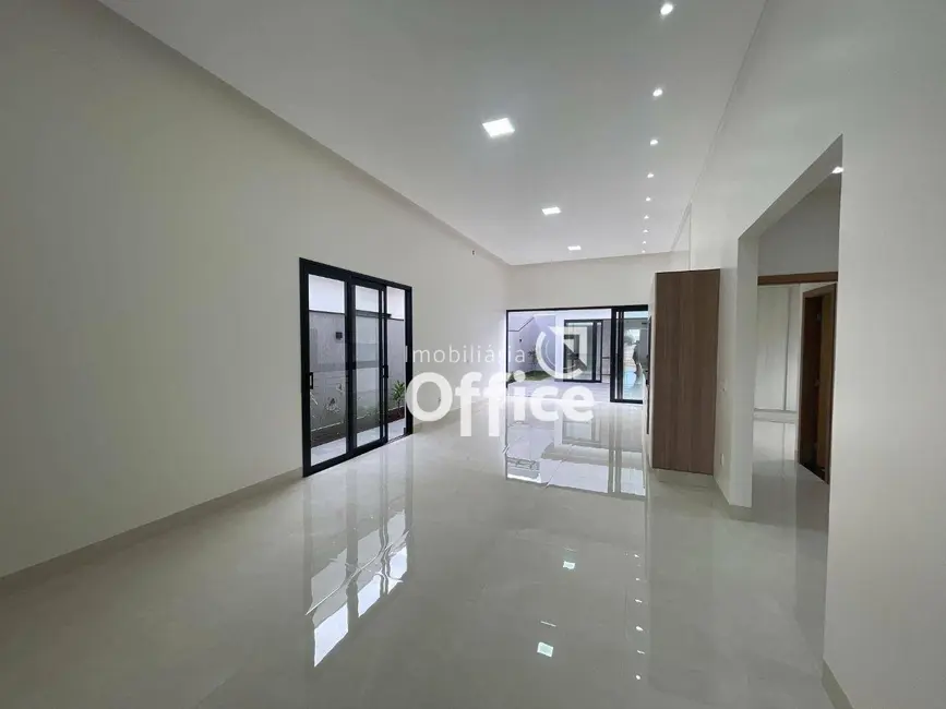 Foto 2 de Casa com 3 quartos à venda, 360m2 em Anapolis - GO