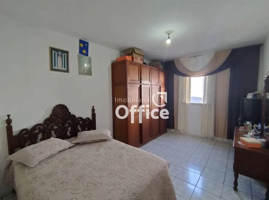 Casa com 3 quartos à venda, 300m2 em Setor Residencial Pedro Ludovico, Anapolis - GO - imagem 5 Foto 5 de Casa com 3 quartos à venda, 300m2 em Setor Residencial Pedro Ludovico, Anapolis - GO