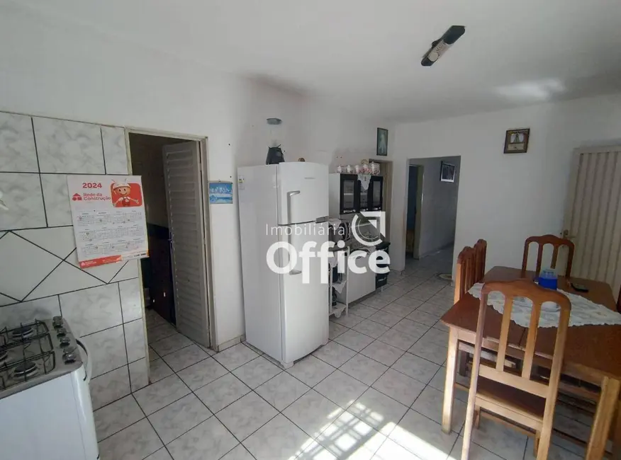 Casa com 3 quartos à venda, 300m2 em Setor Residencial Pedro Ludovico, Anapolis - GO - imagem 4 Foto 4 de Casa com 3 quartos à venda, 300m2 em Setor Residencial Pedro Ludovico, Anapolis - GO