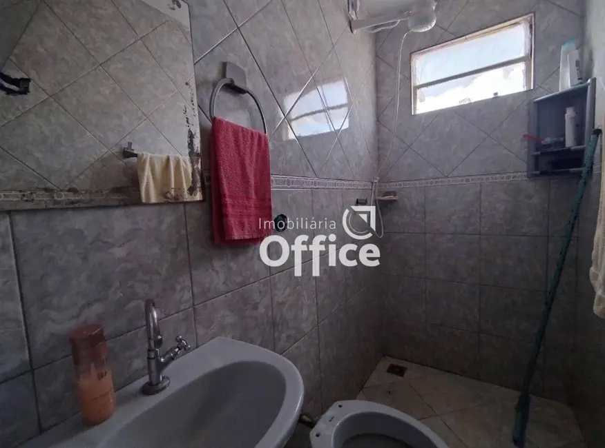 Casa com 3 quartos à venda, 300m2 em Setor Residencial Pedro Ludovico, Anapolis - GO - imagem 8 Foto 8 de Casa com 3 quartos à venda, 300m2 em Setor Residencial Pedro Ludovico, Anapolis - GO