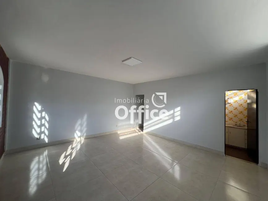 Loja para alugar, 370m2 em Setor Central, Anapolis - GO - imagem 6 Foto 6 de Loja para alugar, 370m2 em Setor Central, Anapolis - GO