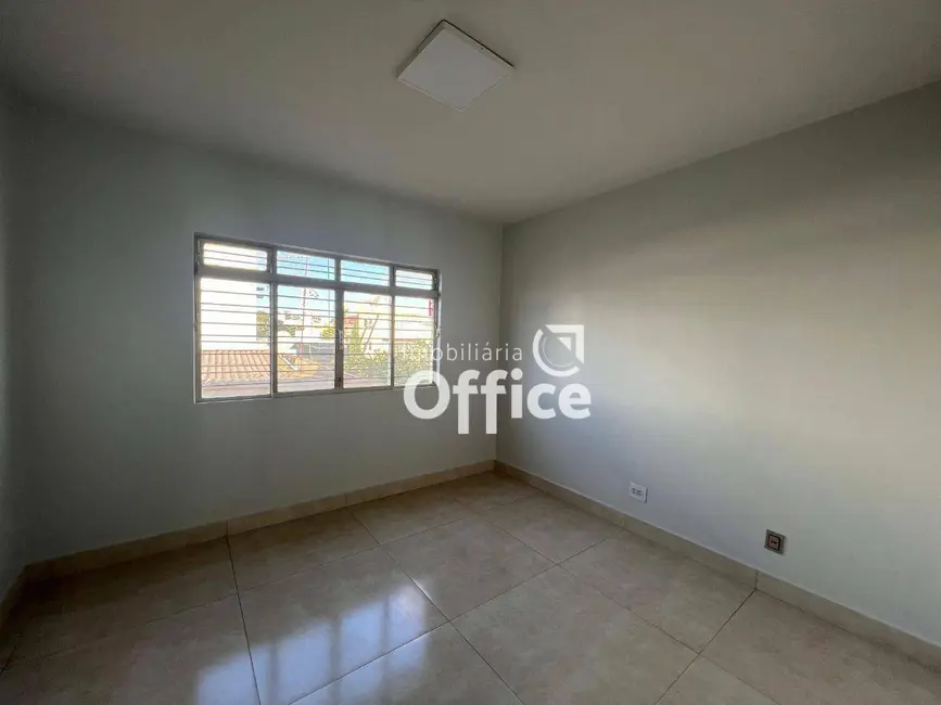 Loja para alugar, 370m2 em Setor Central, Anapolis - GO - imagem 4 Foto 4 de Loja para alugar, 370m2 em Setor Central, Anapolis - GO