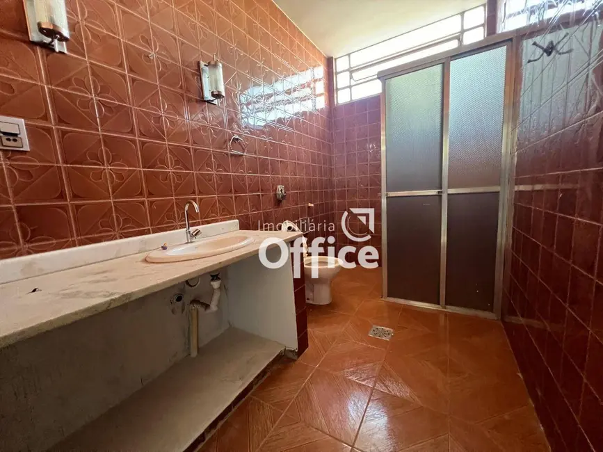 Loja para alugar, 370m2 em Setor Central, Anapolis - GO - imagem 9 Foto 9 de Loja para alugar, 370m2 em Setor Central, Anapolis - GO