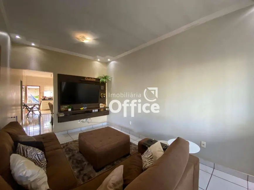 Casa com 3 quartos à venda, 280m2 em Lourdes, Anapolis - GO - imagem 5 Foto 5 de Casa com 3 quartos à venda, 280m2 em Lourdes, Anapolis - GO