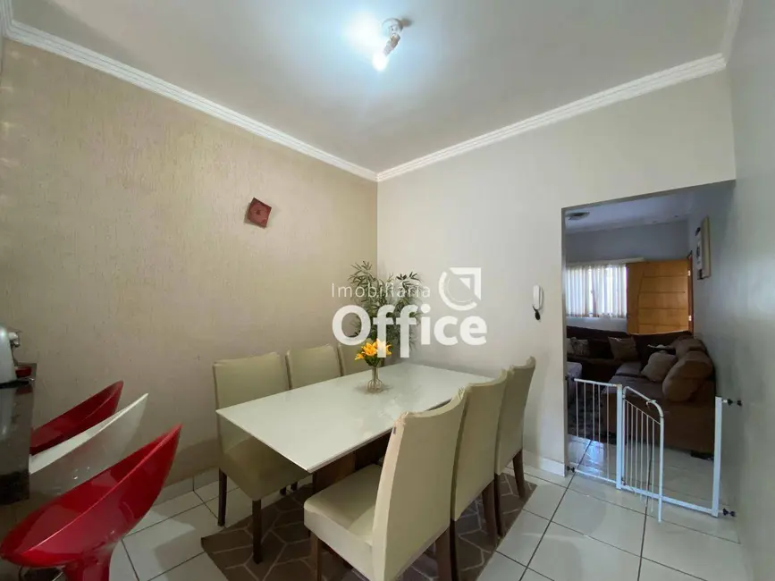 Casa com 3 quartos à venda, 280m2 em Lourdes, Anapolis - GO - imagem 8 Foto 8 de Casa com 3 quartos à venda, 280m2 em Lourdes, Anapolis - GO