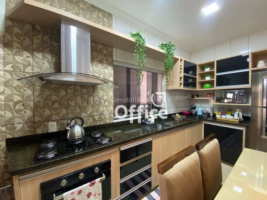 Foto 9 de Casa com 3 quartos à venda, 250m2 em Jardim Arco Verde, Anapolis - GO