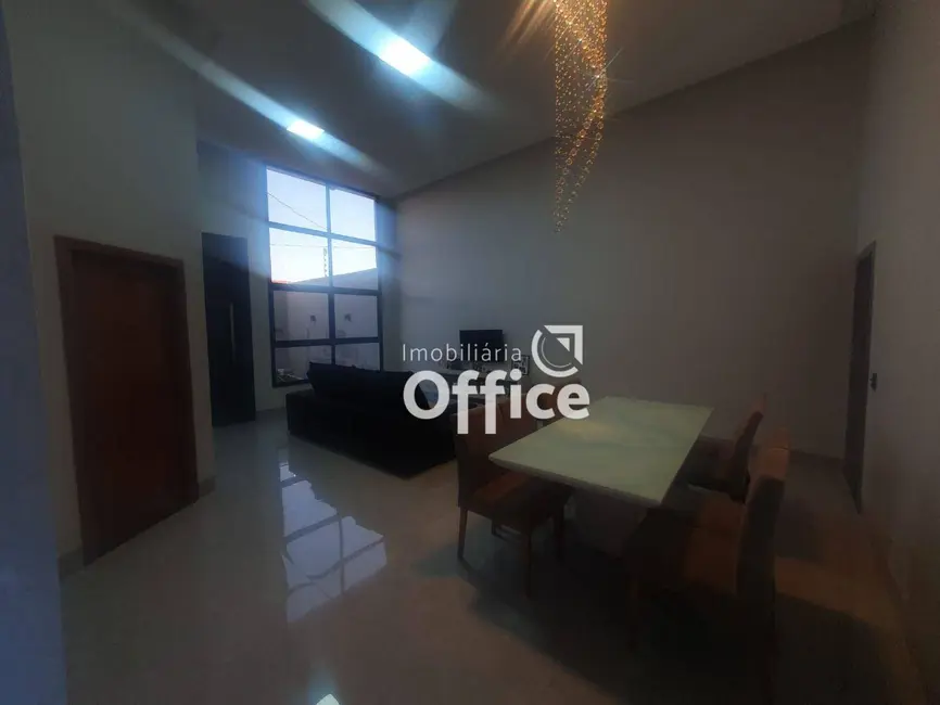 Casa com 3 quartos à venda, 300m2 em Anapolis - GO - imagem 5 Foto 5 de Casa com 3 quartos à venda, 300m2 em Anapolis - GO