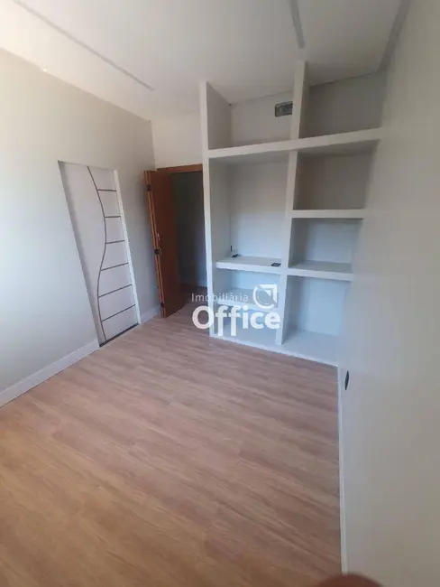 Casa com 3 quartos à venda, 300m2 em Anapolis - GO - imagem 8 Foto 8 de Casa com 3 quartos à venda, 300m2 em Anapolis - GO