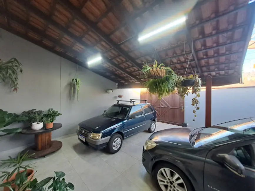 Foto 2 de Casa com 3 quartos à venda, 200m2 em Residencial Vale do Sol, Anapolis - GO