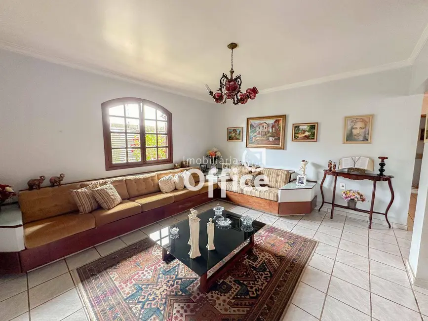 Casa com 3 quartos à venda, 350m2 em Vila Santa Maria de Nazareth, Anapolis - GO - imagem 5 Foto 5 de Casa com 3 quartos à venda, 350m2 em Vila Santa Maria de Nazareth, Anapolis - GO