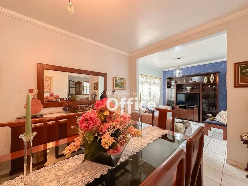 Casa com 3 quartos à venda, 350m2 em Vila Santa Maria de Nazareth, Anapolis - GO - imagem 8 Foto 8 de Casa com 3 quartos à venda, 350m2 em Vila Santa Maria de Nazareth, Anapolis - GO