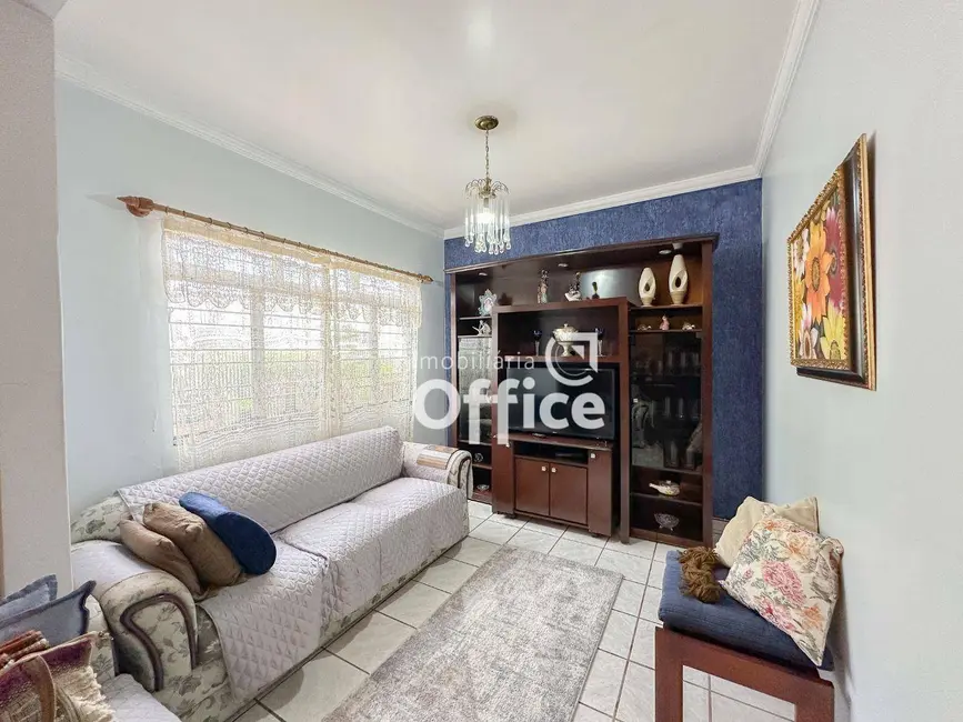 Casa com 3 quartos à venda, 350m2 em Vila Santa Maria de Nazareth, Anapolis - GO - imagem 9 Foto 9 de Casa com 3 quartos à venda, 350m2 em Vila Santa Maria de Nazareth, Anapolis - GO