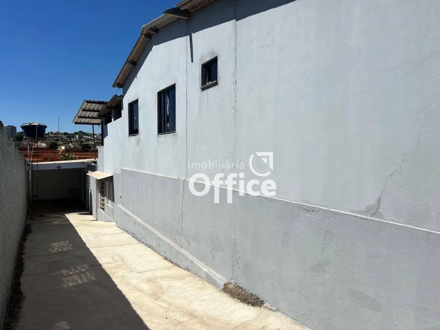 Foto 2 de Casa com 3 quartos para alugar, 90m2 em Vila João Luiz de Oliveira, Anapolis - GO