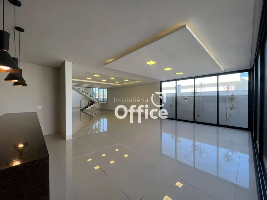 Sobrado com 3 quartos à venda, 490m2 em Residencial Anaville, Anapolis - GO - imagem 9 Foto 9 de Sobrado com 3 quartos à venda, 490m2 em Residencial Anaville, Anapolis - GO