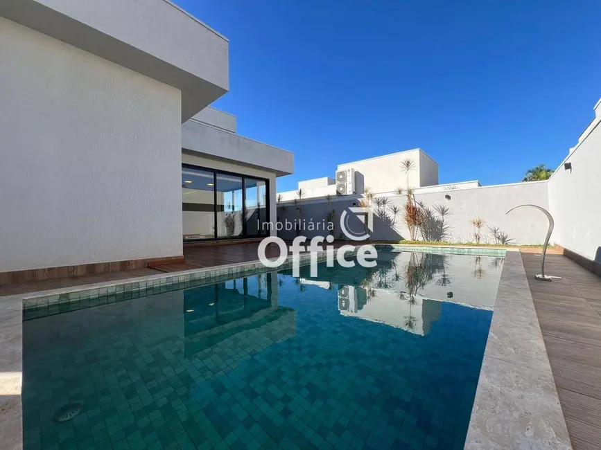 Foto 1 de Sobrado com 3 quartos à venda, 490m2 em Residencial Anaville, Anapolis - GO
