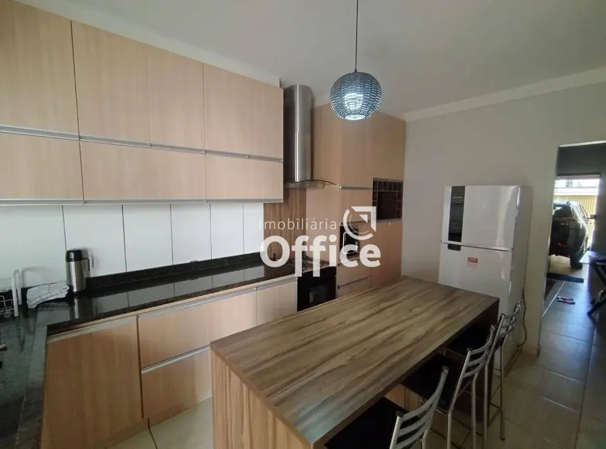 Foto 2 de Casa com 3 quartos à venda, 200m2 em Jibran El Hadj, Anapolis - GO