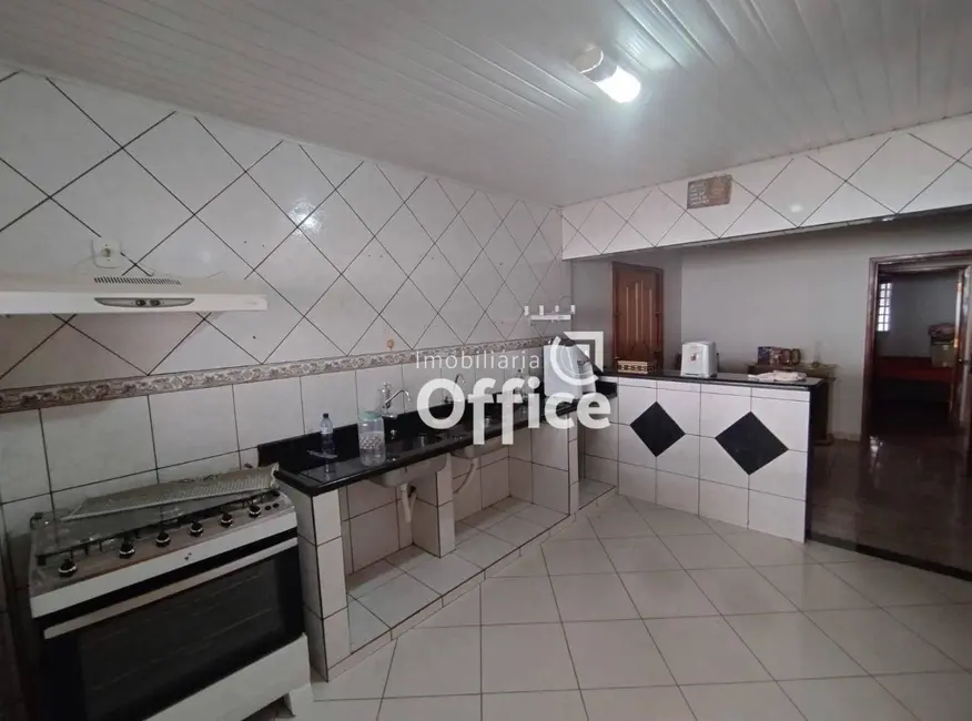 Casa com 3 quartos à venda, 300m2 em Vila Fabril, Anapolis - GO - imagem 8 Foto 8 de Casa com 3 quartos à venda, 300m2 em Vila Fabril, Anapolis - GO