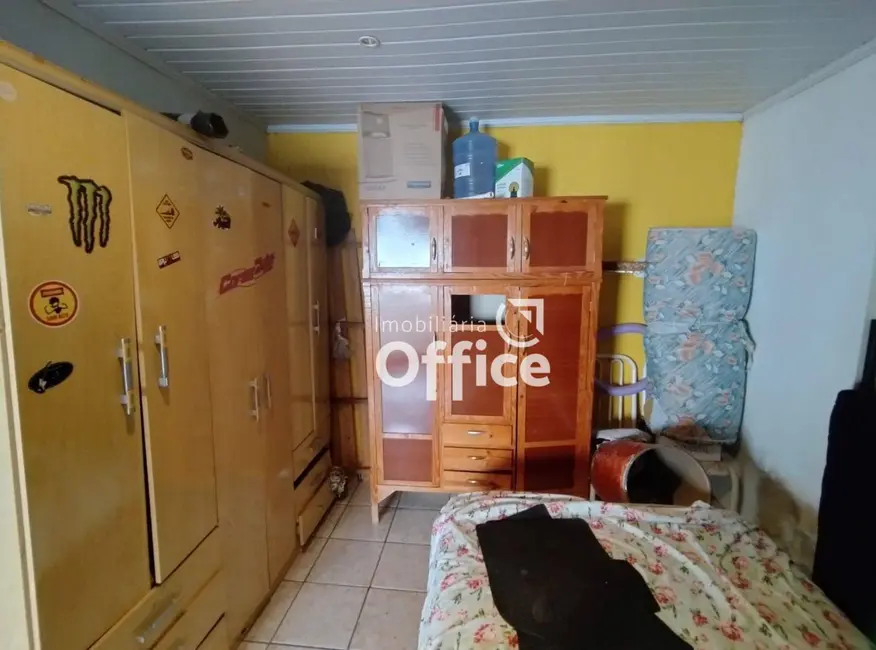 Casa com 3 quartos à venda, 300m2 em Vila Fabril, Anapolis - GO - imagem 6 Foto 6 de Casa com 3 quartos à venda, 300m2 em Vila Fabril, Anapolis - GO