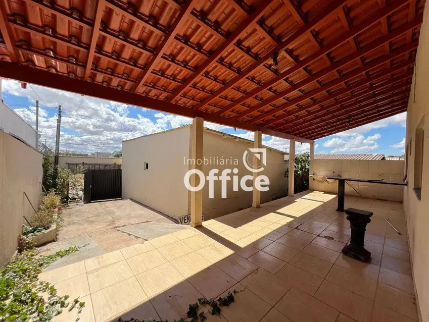 Foto 3 de Casa com 3 quartos para alugar, 250m2 em Residencial Geovanni Braga, Anapolis - GO