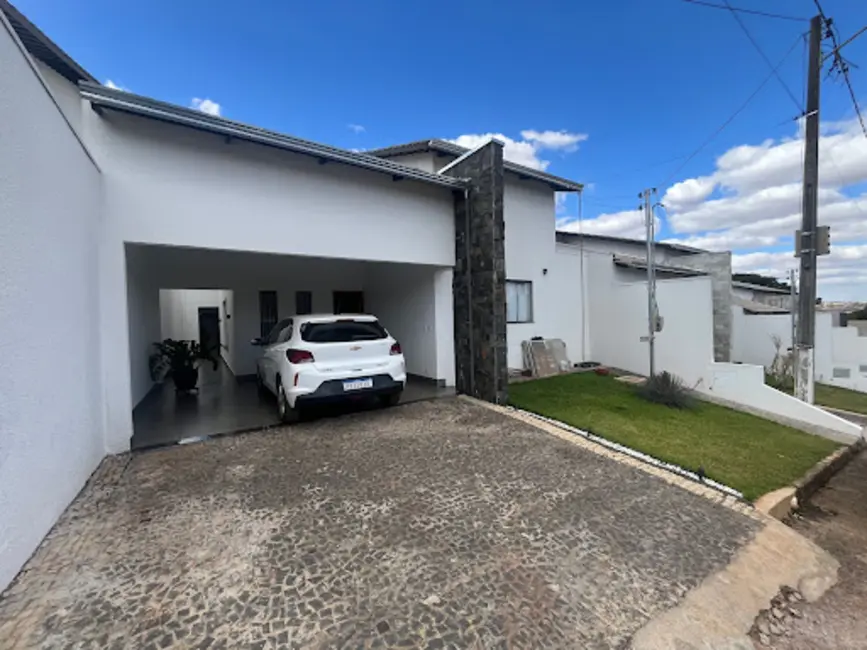 Foto 2 de Casa de Condomínio com 2 quartos à venda, 200m2 em Residencial Araguaia, Anapolis - GO