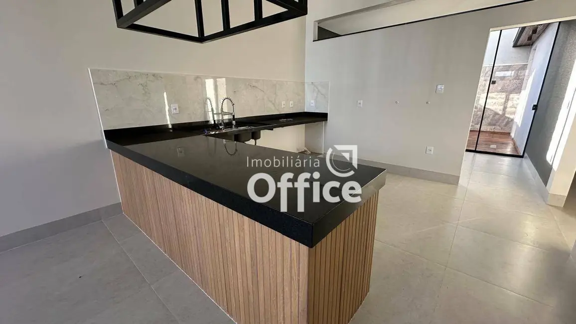 Foto 4 de Casa com 3 quartos à venda, 200m2 em Jardim Itália, Anapolis - GO