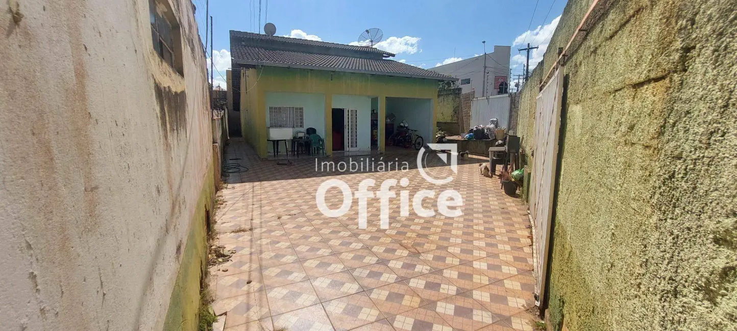 Foto 2 de Casa com 3 quartos à venda, 360m2 em Vila Santana, Anapolis - GO