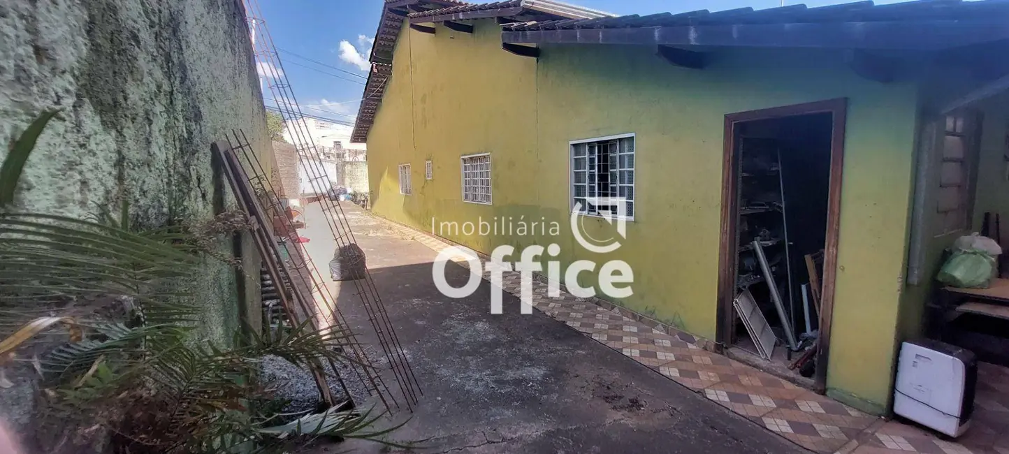 Foto 3 de Casa com 3 quartos à venda, 360m2 em Vila Santana, Anapolis - GO